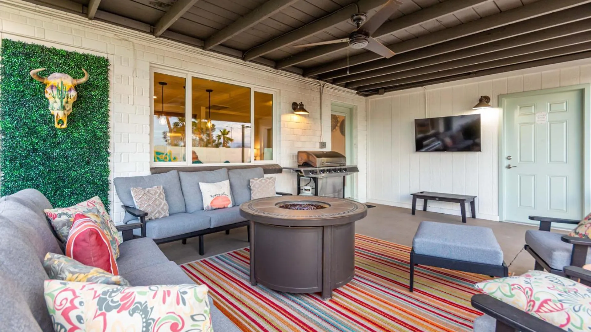 Modern Sw Family Retreat-Pool-Hot Tub-Firepit Villa Scottsdale